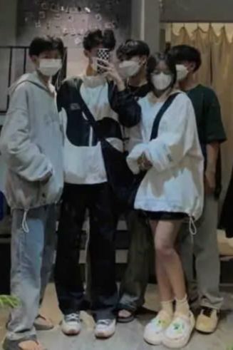 Học Bá Sợ Giao Tiếp Xuyên Thành Trap Girl